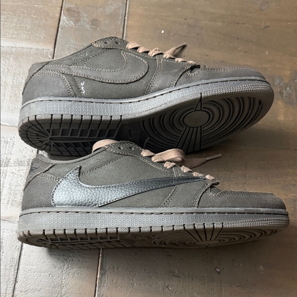 Jordan 1 low Travis Scott velvet brown Nike Men's Sneakers - Picture 10 of 11